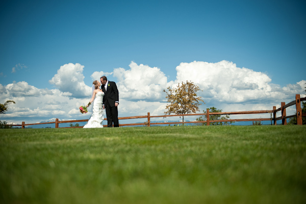 green grass, blue skies and a happy couple, photo by Portland wedding photographer Barbie Hull 